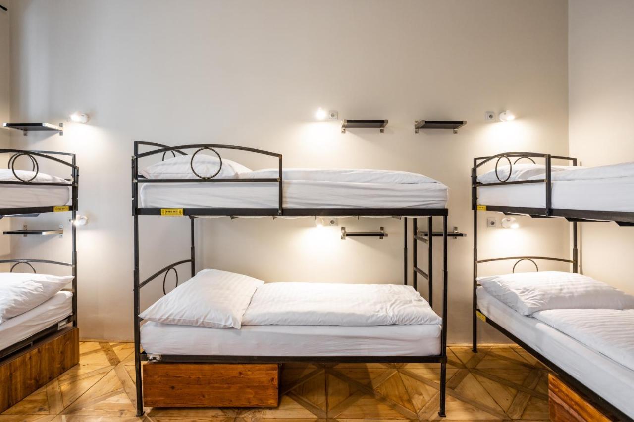 Bett im Schlafsaal für Männer