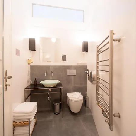 Sophie'S Hostel-2